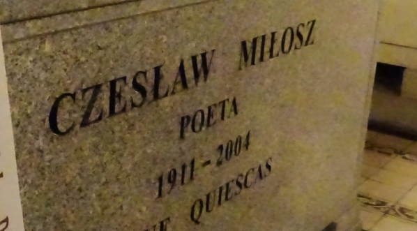  Sarkofag Czesława Miłosza w Krypcie Zasłużonych na Skałce w Krakowie.  