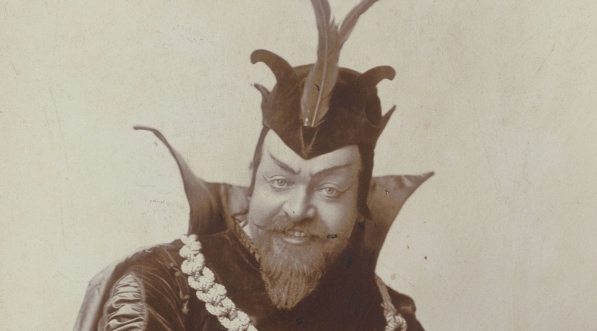  Portret Edwarda Reszke (1853-1917), śpiewaka, w kostiumie scenicznym, w roli Mefista w operze "Faust" Charlesa Gounoda w Teatrze Wielkim w Warszawie.  