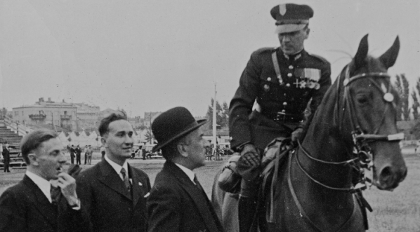  Zlot młodzieży wiejskiej w Warszawie zorganizowany przez organizację młodzieżową Obozu Zjednoczenia Narodowego Związek Młodej Polski, 14.08.1938 r.  