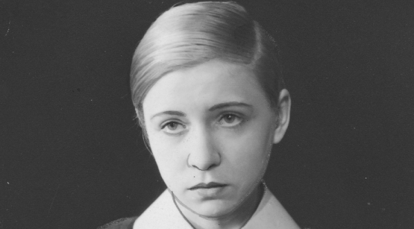  Jadwiga Andrzejewska w przedstawieniu "Dziewczęta w mundurkach " w Teatrze Kameralnym w Warszawie w listopadzie 1932 roku.  