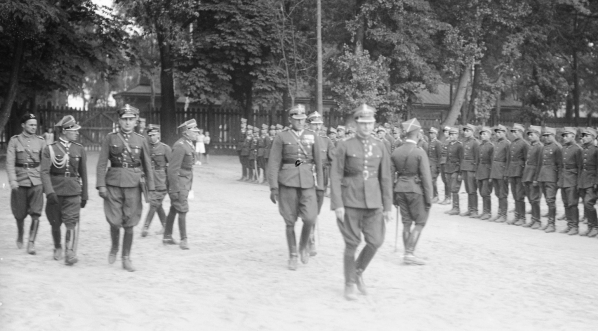  Wizyta dowódcy Brygady Pancerno-Motorowej płk. dypl. Stefana Roweckiego w koszarach 1 Pułku Strzelców Konnych 3.08.1939 r.  