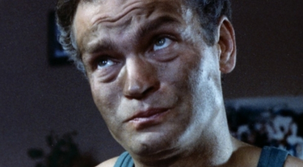  Scena z filmu Jerzego Łukaszewicza "Bliskie spotkania z wesołym diabłem" z 1988 r.  