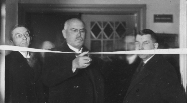  Otwarcie Wystawy Przeciwgruźliczej w Inowrocławiu przez prezydenta Inowrocławia Józefa Krzymińskiego w 1930 r,  