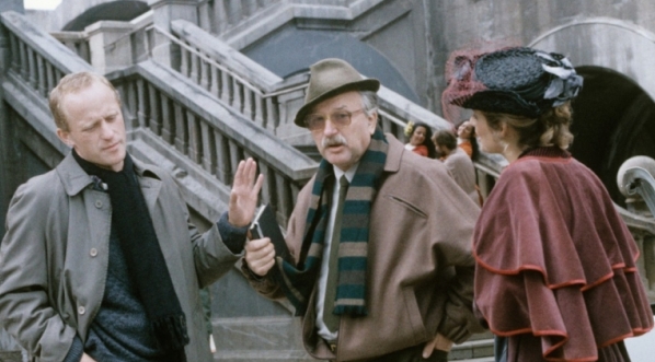  Scena z filmu Stanisława Różewicza "Anioł w szafie" z 1987 roku.  