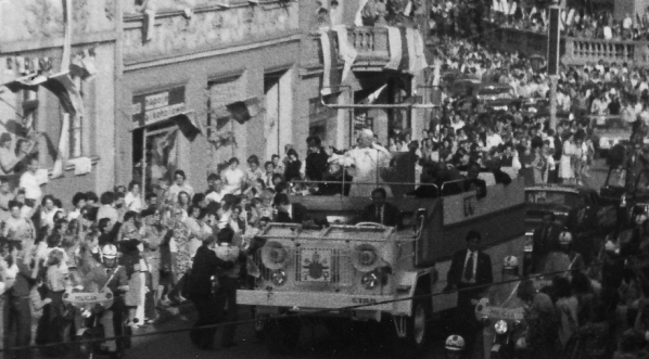  Jan Paweł II podczas pierwszej pielgrzymki do Polski 4.06.1979 r.  