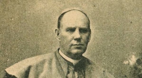  Ksiądz biskup Albin Symon.  