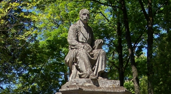  Grób Seweryna Goszczyńskiego na Cmentarzu Łyczakowskim we Lwowie.  