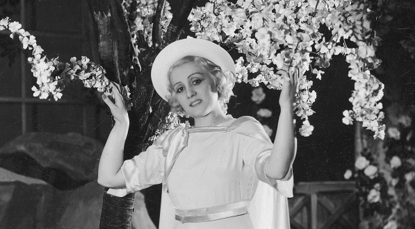  Lucyna Szczepańska na scenie.  