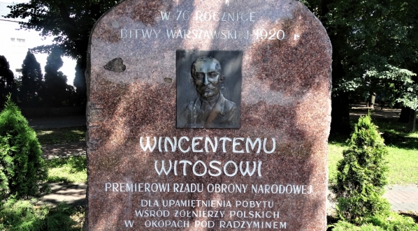  Pomnik Wincentego Witosa w Radzyminie.  