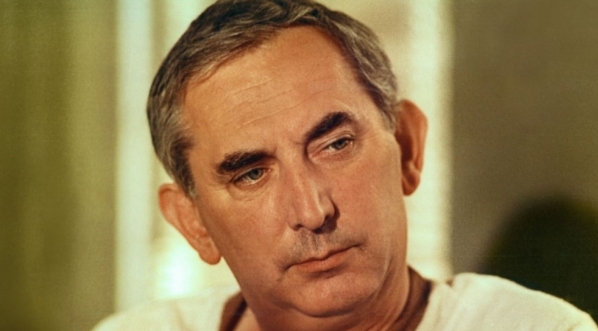  Gustaw Holoubek w filmie "Pokój z widokiem na morze" z 1977 r.  