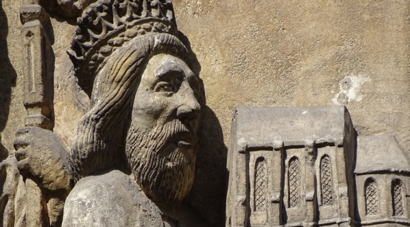  Wizerunek króla Kazimierza Wielkiego na tablicy erekcyjnej kolegiaty w Wiślicy.  