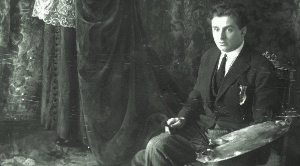  Artysta malarz Stanisław Kotowicz-Gilewski podczas malowania portretu biskupa Mariana Leona Fulmana, 1928 r. .  