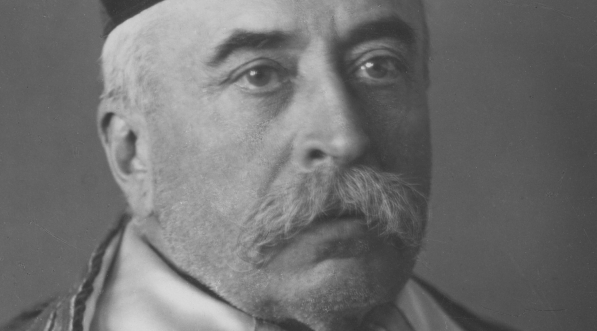  Józef Ziemacki - lekarz, profesor i rektor Uniwersytetu Wileńskiego w uroczystym stroju akademickim.  