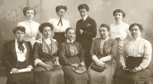  Komitet warszawski wystawy pracy kobiety polskiej w Pradze w 1912 roku.  