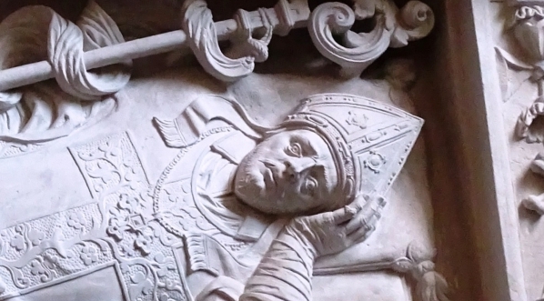  Nagrobek biskupa Łukasza Kościeleckiego w katedrze poznańskiej.  