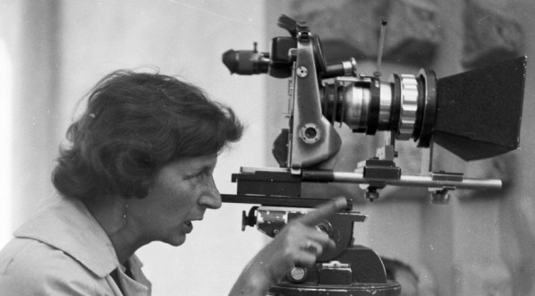  Reżyser Maria Kaniewska w trakcie realizacji filmu "Panienka z okienka" z 1964 r.  