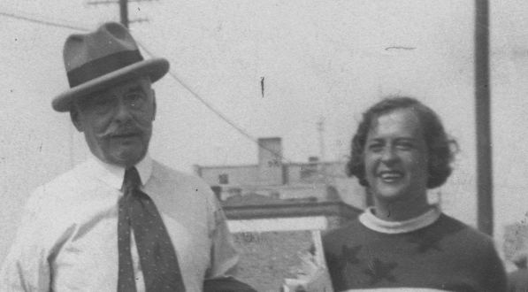  Artysta malarz Wojciech Kossak z córką Magdaleną Samozwaniec podczas pobytu w Jastarni w 1936 r.  