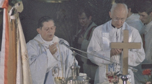  Msza święta w kościele św. Ducha w Warszawie rozpoczynająca 276 Warszawską Pielgrzymkę Pieszą na Jasną Górę 6.08.1987 r.  