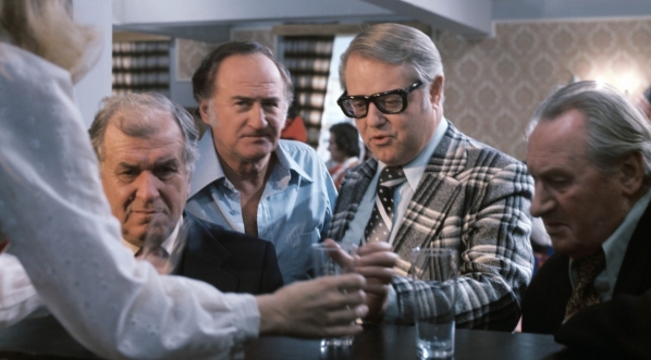  Scena z filmu Sylwestra Chęcińskiego "Kochaj albo rzuć" z 1977 r.  