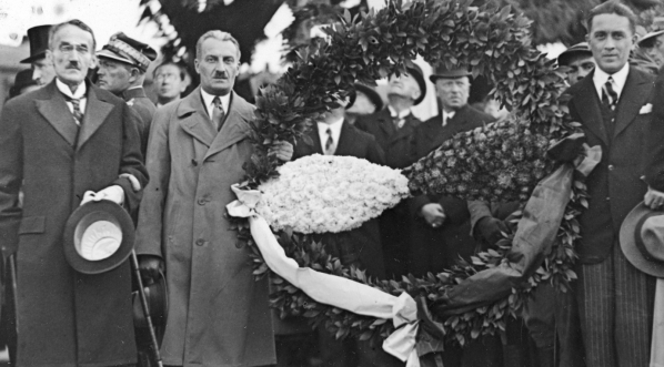  Uroczystości pogrzebowe w Krakowie Franciszka Żwirki i Stanisława Wigury we wrześniu  1932 roku.  