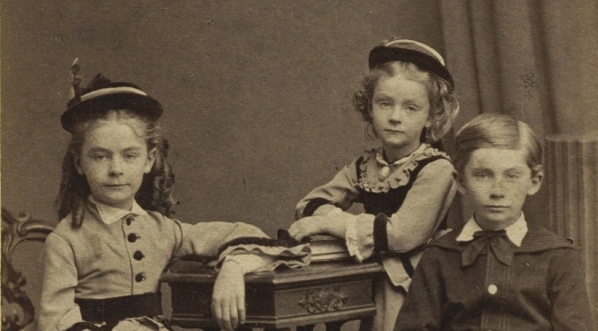  Portret Marii, Wiktorii i Andrzeja Mielęckich.  