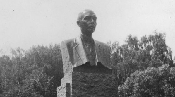  Pomnik Jana Gotz-Okocimskiego w Okocimiu.  