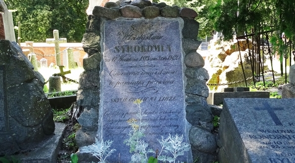  Grób Władysława Syrokomli na wileńskim cmentarzu na Rossie.  