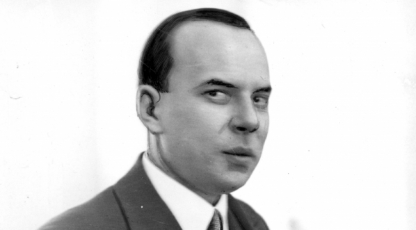  Poseł Zdzisław Stroński w kuluarach sejmowych w 1931 r.  