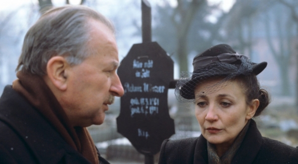  Scena z filmu Krzysztofa Zanussiego "Rok spokojnego słońca" z 1984 r.  