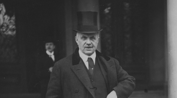  Kazimierz Olszowski - poseł nadzwyczajny i minister pełnomocny Polski w Niemczech.  