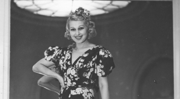  Ina Benita na letnim balu mody w Hotelu Europejskim w Warszawie. 28.06.1939 roku.  