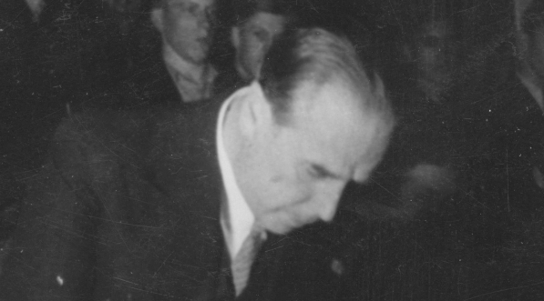  Uroczystość poświęcenia sztandaru oddziału powiatowego Zwiąku Osadników w Równem w maju 1937 r.  