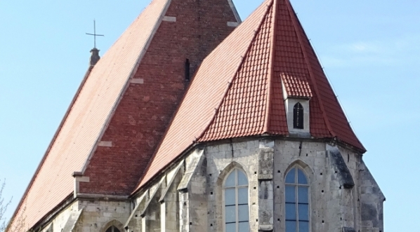  Bazylika Narodzenia Najświętszej Marii Panny w Wiślicy ufundowana przez króla Kazimierza Wielkiego.  