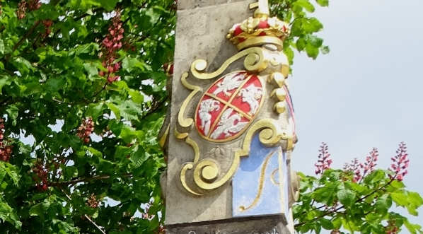  Słup dystansowy z 1730 roku koło pałacu w Moritzburgu w  Saksonii.  