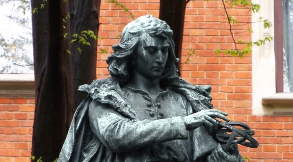  Pomnik Mikołaja Kopernika w Krakowie.  
