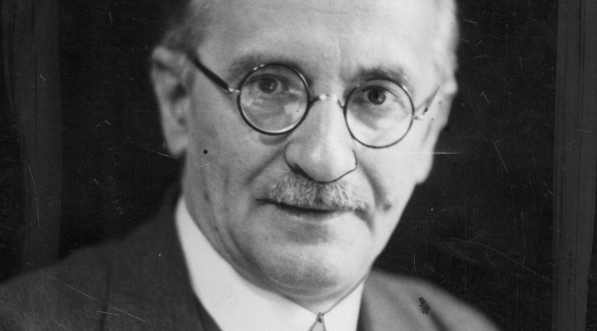  Jan Łukasiewicz - doktor filozofii, logik, matematyk, profesor Uniwersytetu Lwowskiego i Warszawskiego.  