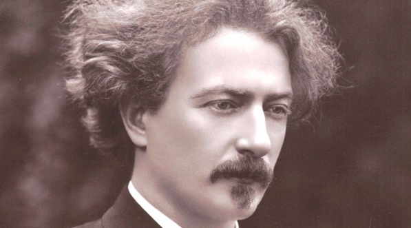  Portret Ignacego Jana Paderewskiego (ujęcie do pasa, en trois quarts).  