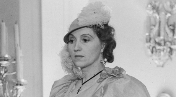  Maria Brydzińska w przedstawieniu "Pierścień wielkiej damy" Cypriana Kamila Norwida w Instytucie Reduty w Warszawie w 1936 r.  