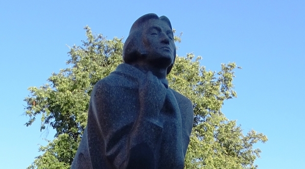  Pomnik Adama Mickiewicza w Wilnie.  