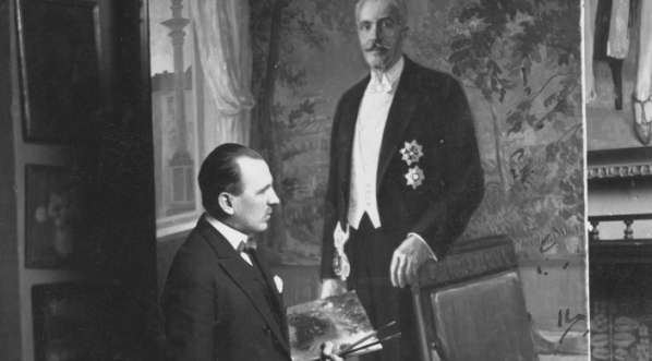  Stanisław Niesiołowski podczas malowania portretu prezydenta Ignacego Mościckiego w 1927 roku.  