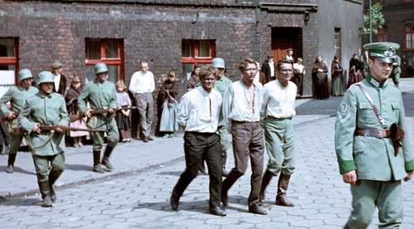  Scena z filmu Kazimierza Kutza "Sól ziemi czarnej" z 1969 r.  