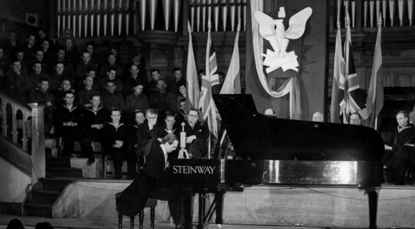  Koncert Witolda Małcużyńskiego z okazji polskiego święta narodowego.  