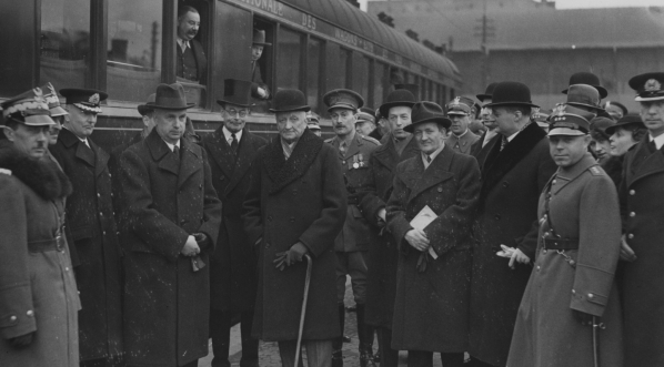  Wyjazd polskiej delegacji na pogrzeb brytyjskiego króla Jerzego V w styczniu 1936 roku.  