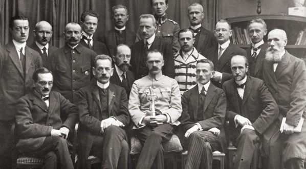  Rząd polski zaprzysiężony 18 listopada 1918 r. z J. Moraczewskim na czele.  