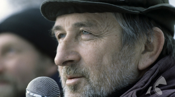  Kazimierz Kutz w trakcie realizacji filmu "Śmierć jak kromka chleba" w 1994 r.  