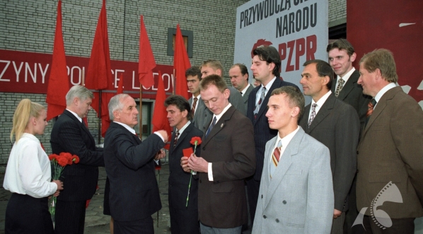  Scena z serialu Jana Łomnickiego "Dom" z 1996 r.  