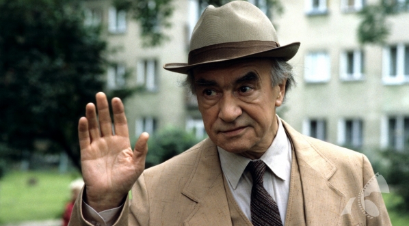  Wiesław Michnikowski w filmie "Skutki noszenia kapelusza w maju" z 1993 r.  