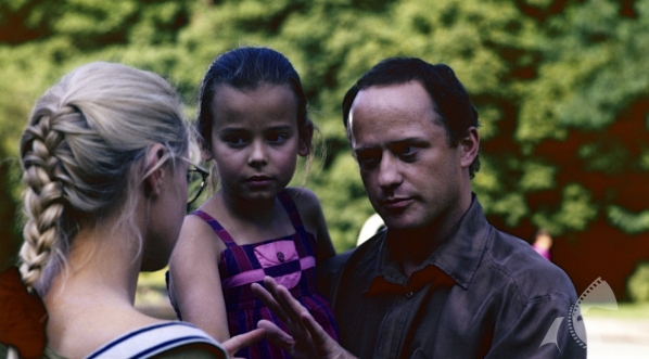  Scena z filmu Krzysztofa Tchórzewskiego "Przeklęta Ameryka" z 1991 r.  