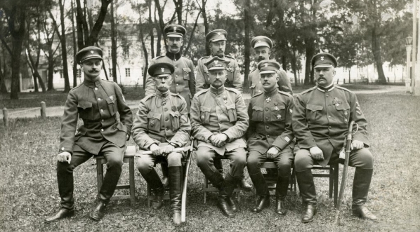  Józef Dowbor-Muśnicki ze sztabem I Korpusu Polskiego w Rosji w 1918 r.  