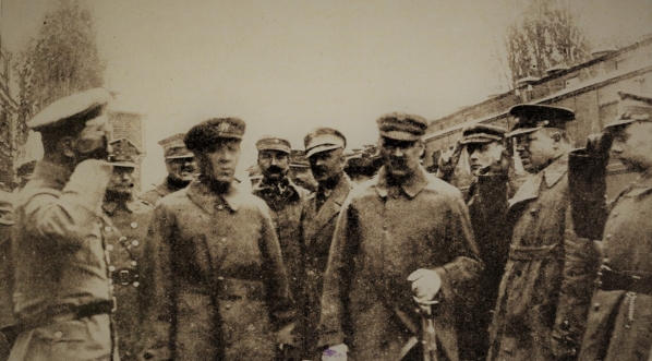  Naczelny Wódz J. Piłsudski i ataman Petlura na dworcu kolejowym w Winnicy w maju 1920 r.  